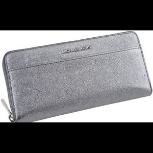 Michael Kors Continental Zip Wallet